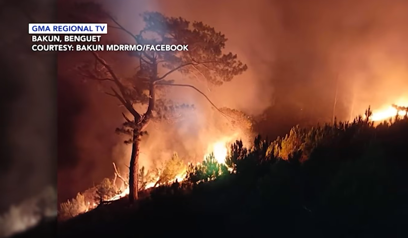 18 tourists evacuated as grass fire hits Mt. Kabunian in Benguet