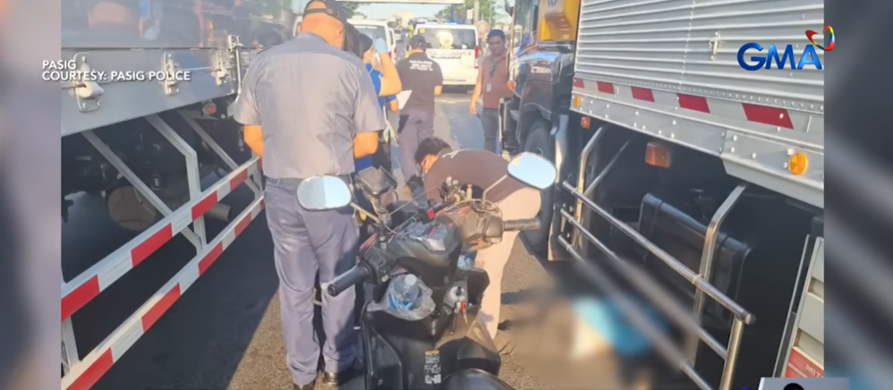 Motorcycle taxi rider, patay nang mabangga ng closed van at magulungan ng refrigerated van