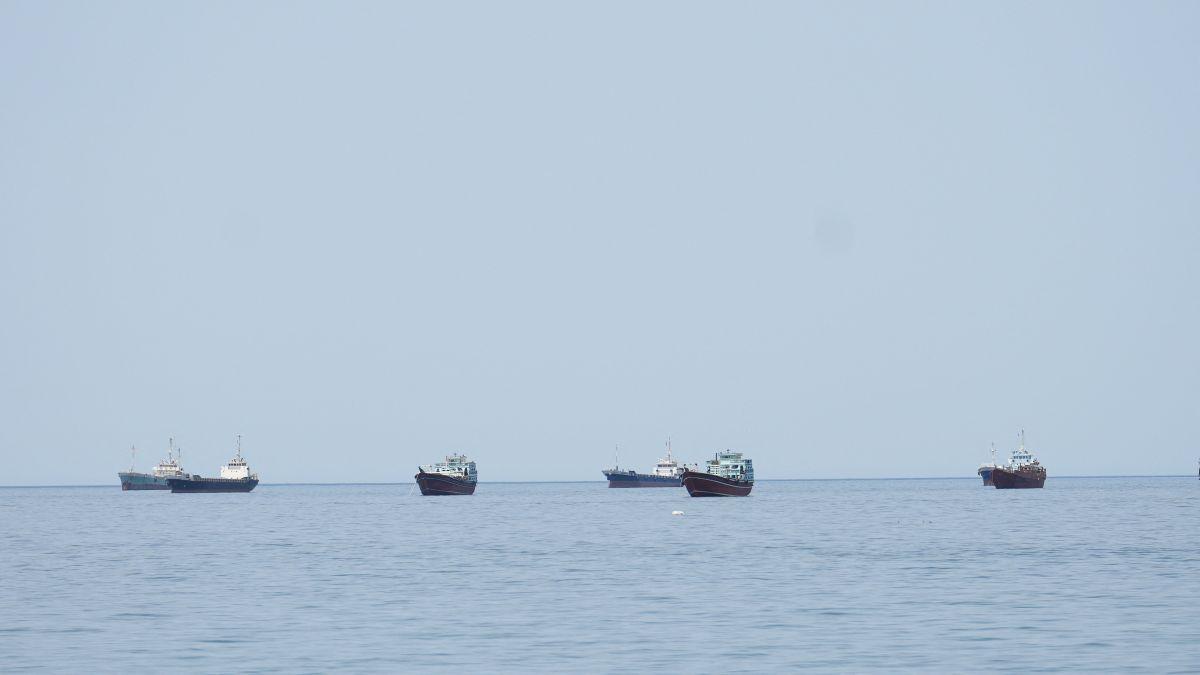 Ships and boats in the Strait of Hormuz