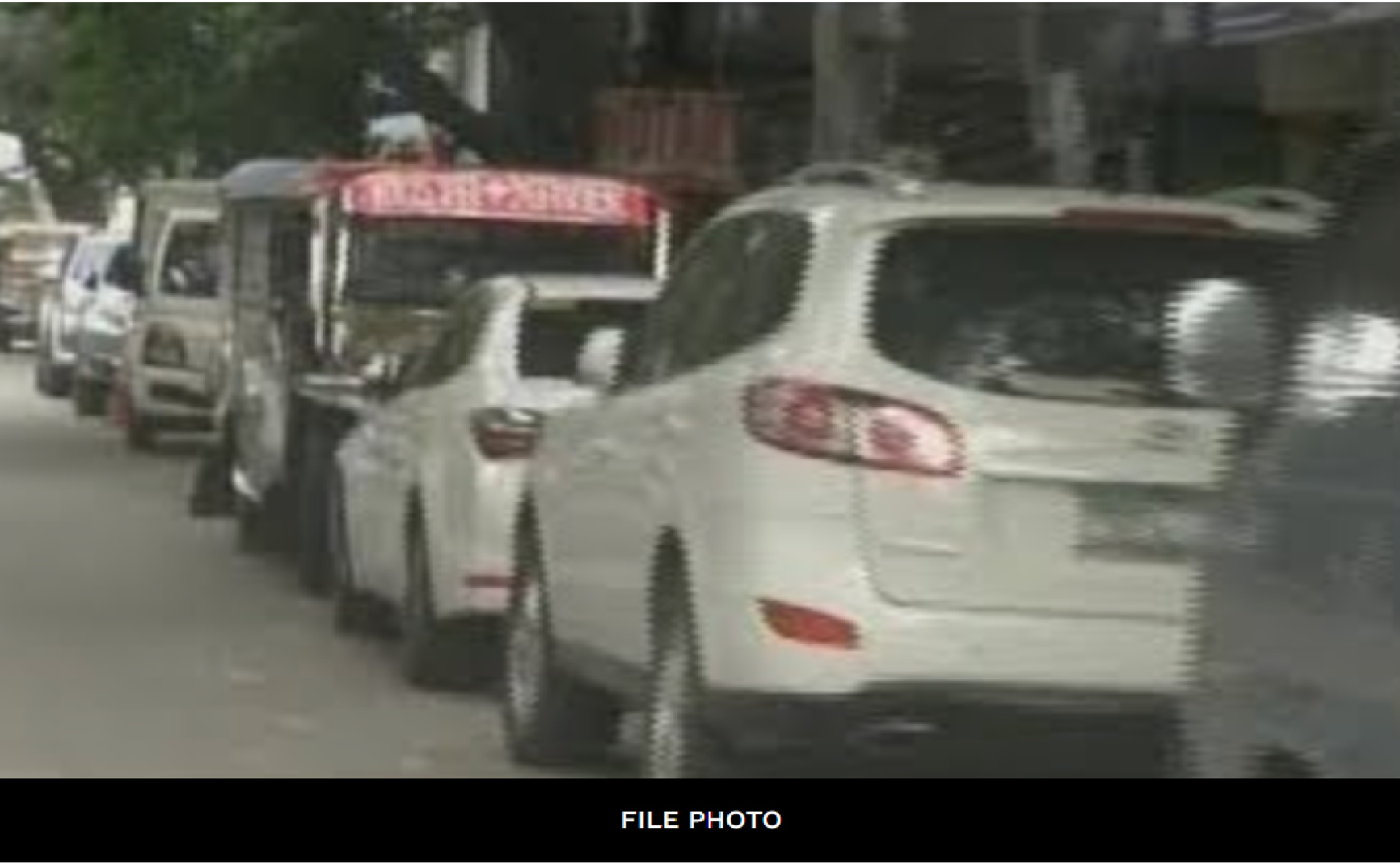 Maaari bang magparada sa gilid ng kalsada kahit maharangan ang garahe ng iba?