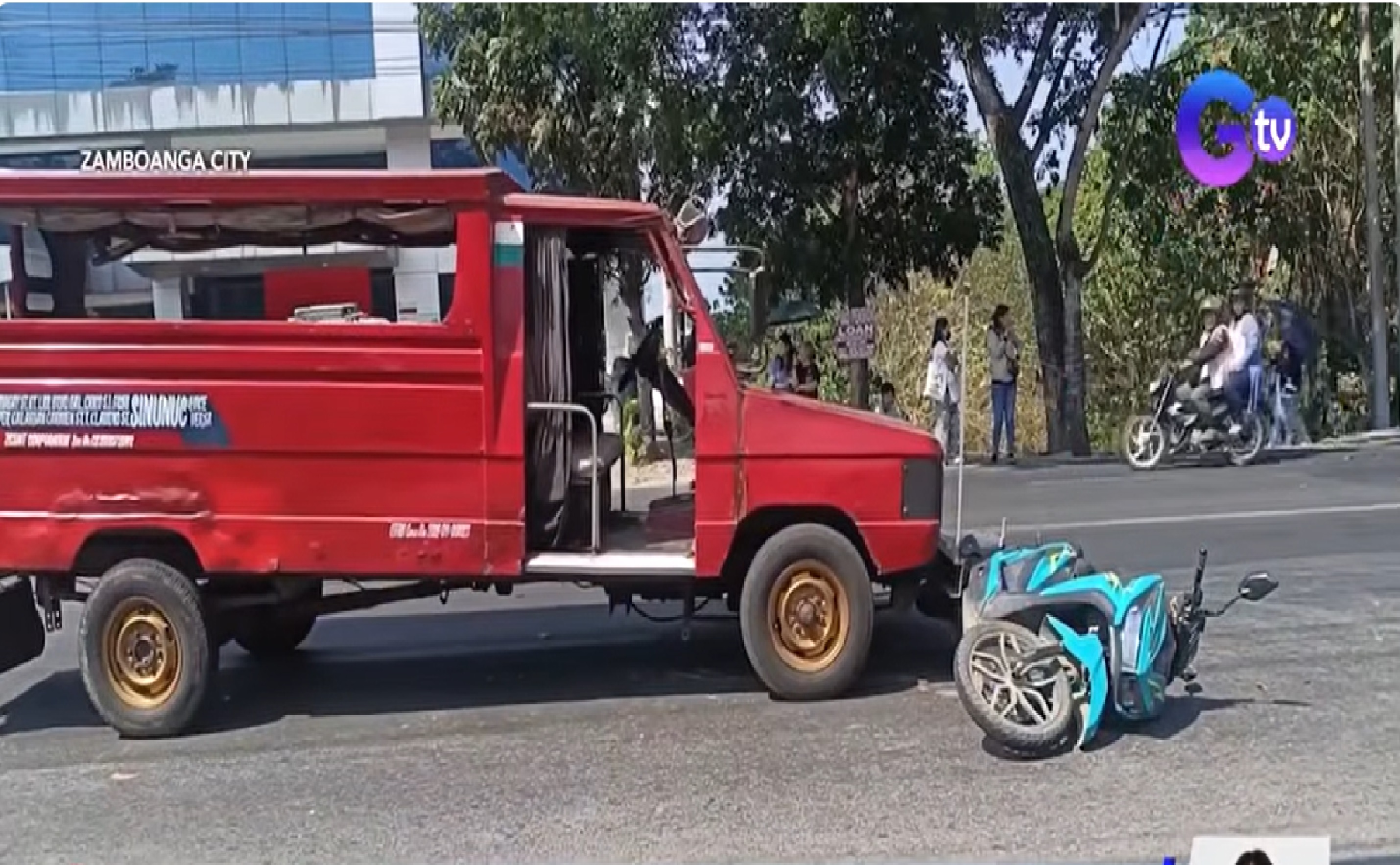 Rider na umiwas sa LTO checkpoint, biglang nag-U-turn at nabangga ng jeepney
