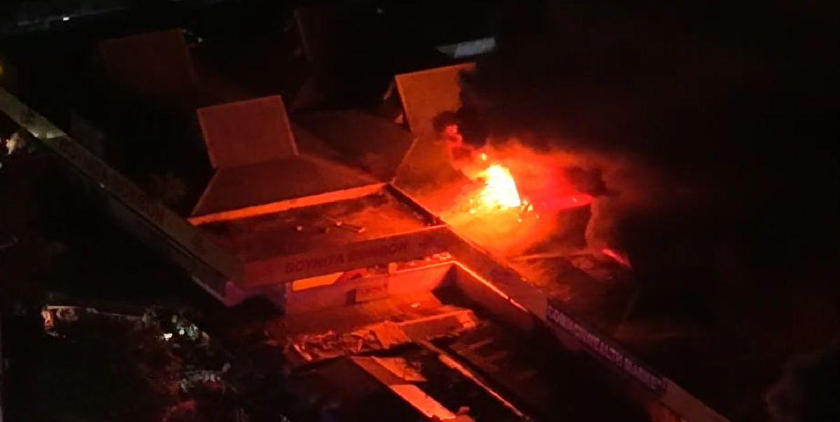 Fire at Commonwealth Market, Commonwealth Ave., QC