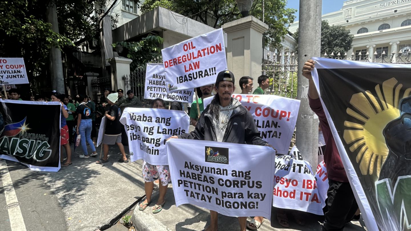 Duterte supporters hold rally at SC