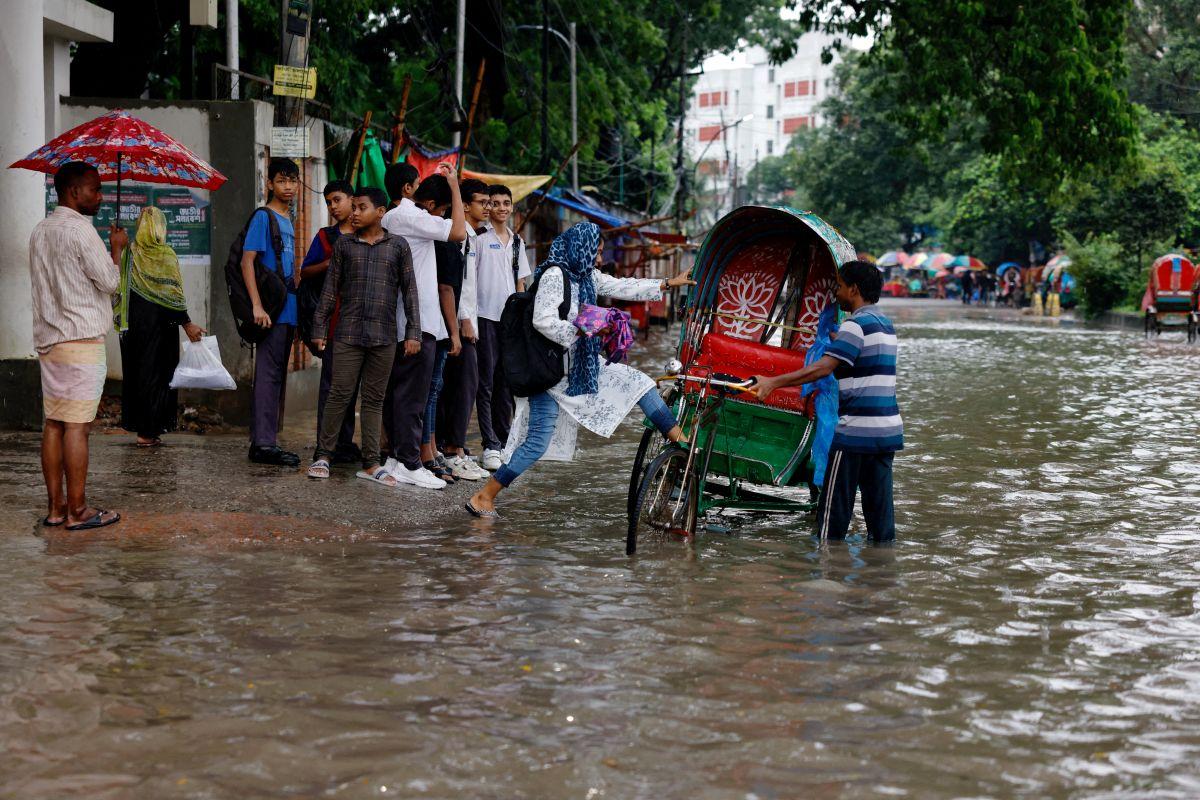 Heavy rains threaten Bangladesh's rice harvest