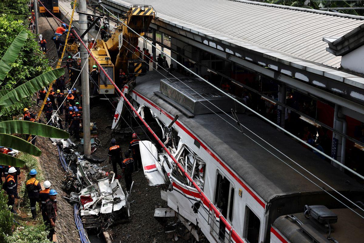 Indonesia train crash toll rises to 14 as rescuers complete evacuation