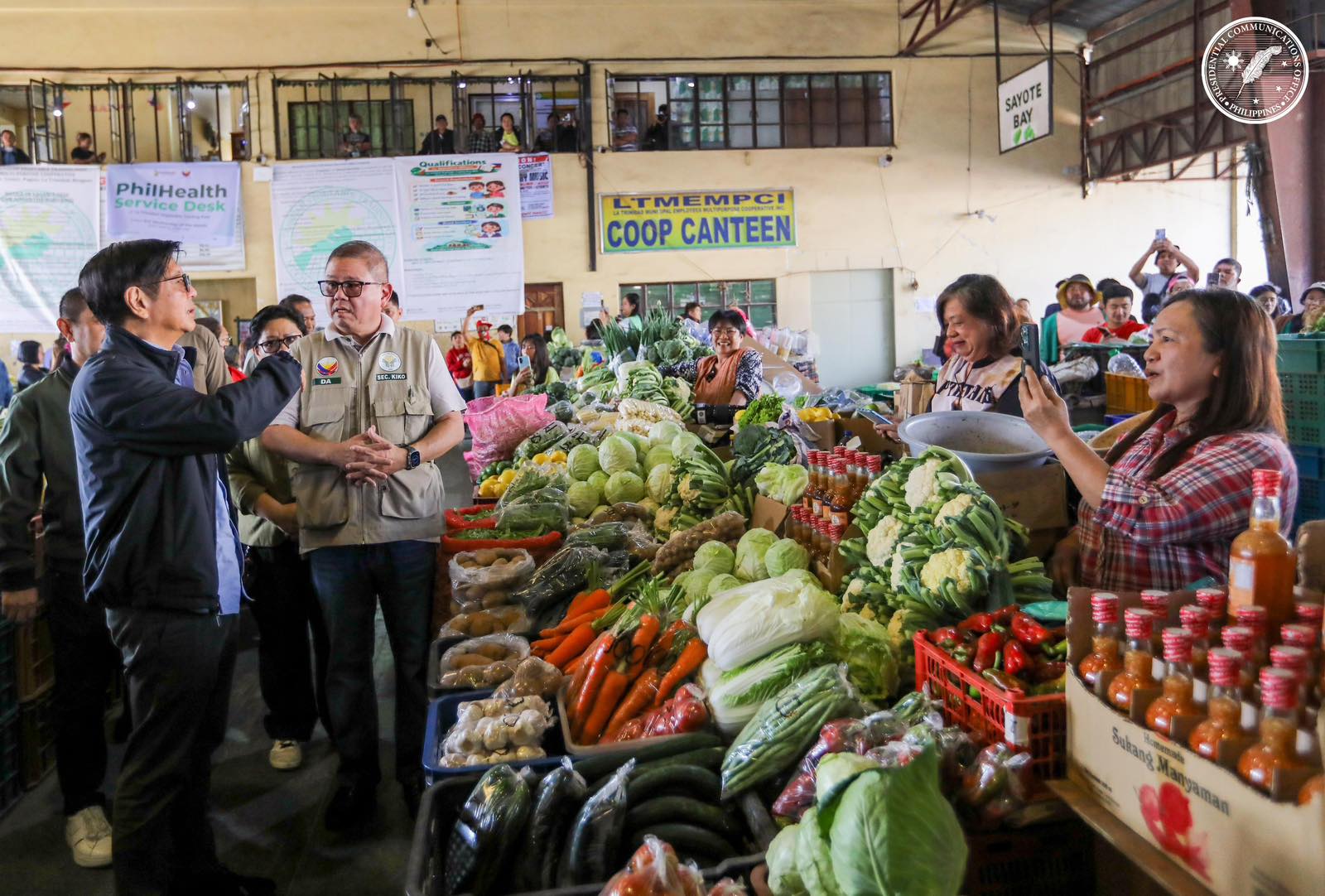 Marcos buys Benguet agri products to help local farmers