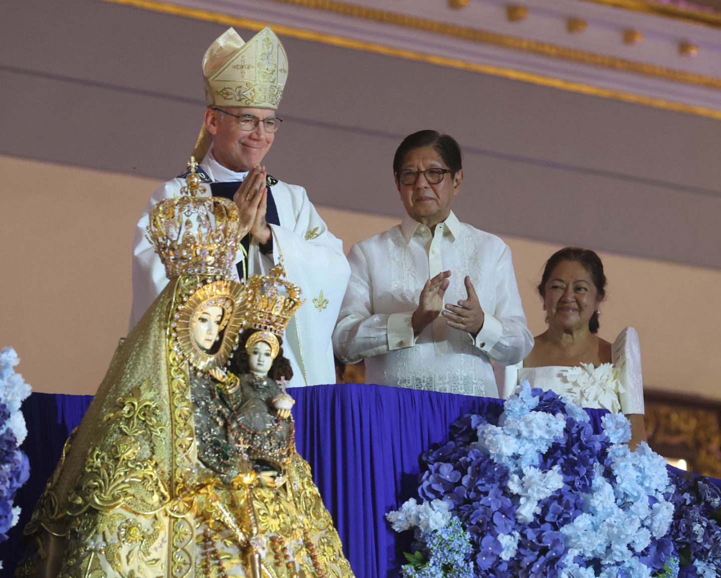 Marcos, FL Liza attend Manaoag Marian celebration