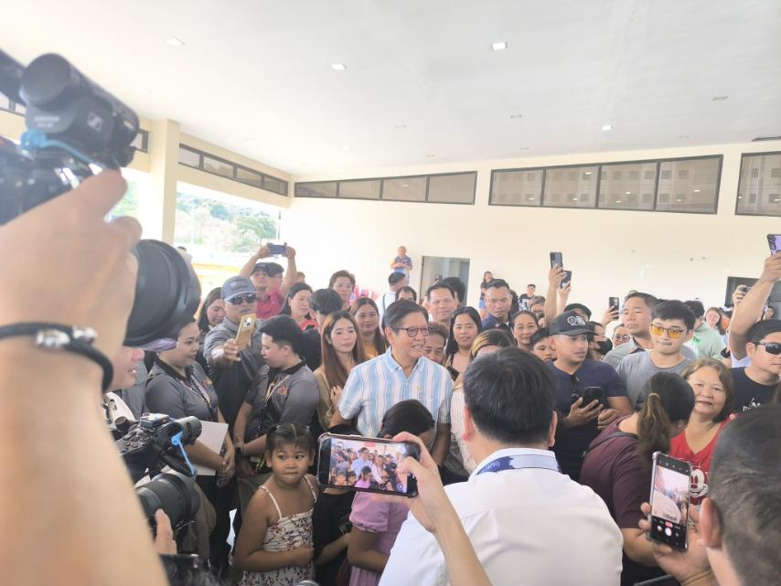 Marcos inspects housing program in Nueva Ecija