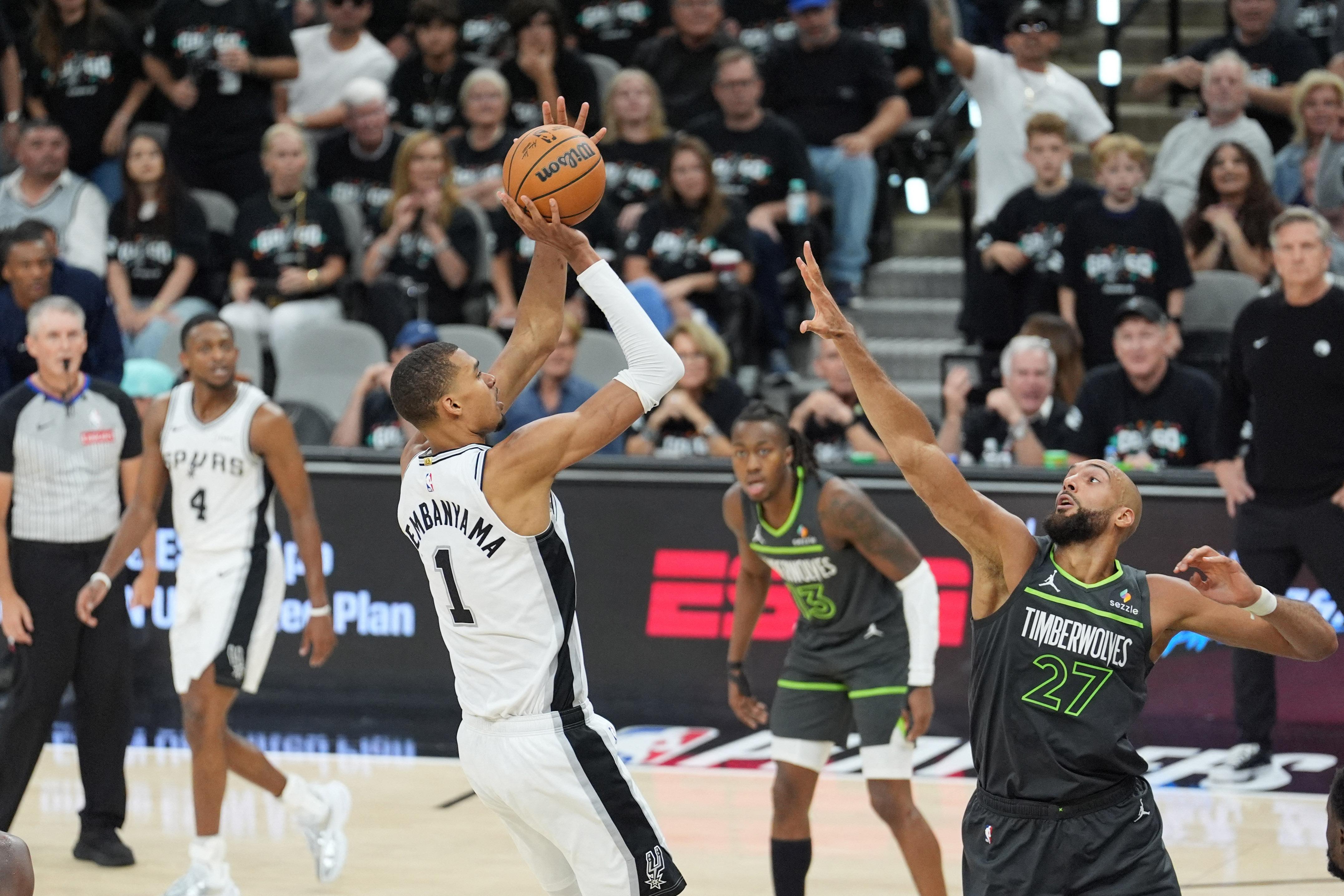 NBA: Spurs blow past Timberwolves, even series in Game 2