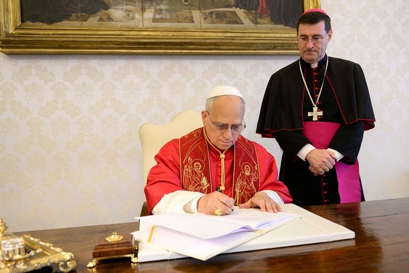 UN rights chief hails Pope's 'timely' AI appeal