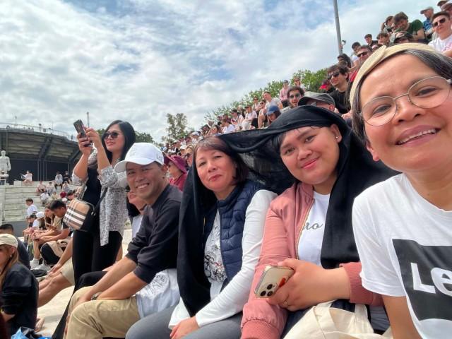 The Piol family with friends during Alex's second match against Wang Xinyu of China during the Round of 64 of the 2026 Italian Open. Courtesy: Piol family