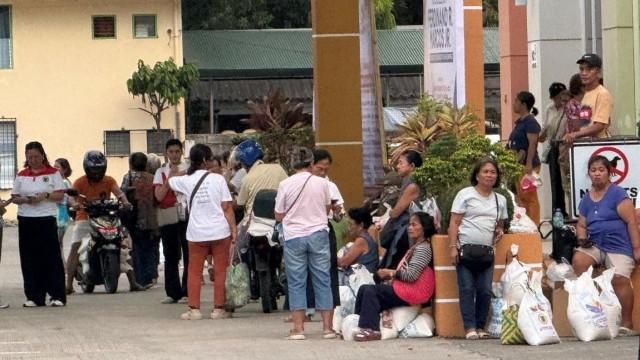 Residents of Cagayan province receive rice aid from the government during the visit of President Ferdinand Bongbong Marcos Jr. to Tuguegarao City on Saturday, May 16, 2026 BERNADETTE REYES/ GMA News