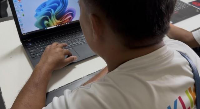 Many of the KikMe learners want to continue their education through DepEd's Alternative Learning System. Photo: GMA New