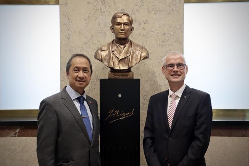 After years of absence, Rizal’s bust on display again at Czech central bank