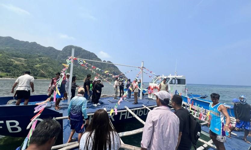 BFAR distributes fuel subsidies to Batanes fishermen