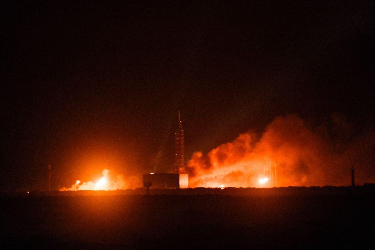 Blue Origin rocket explodes during test, setback for bid to catch Musk's SpaceX
