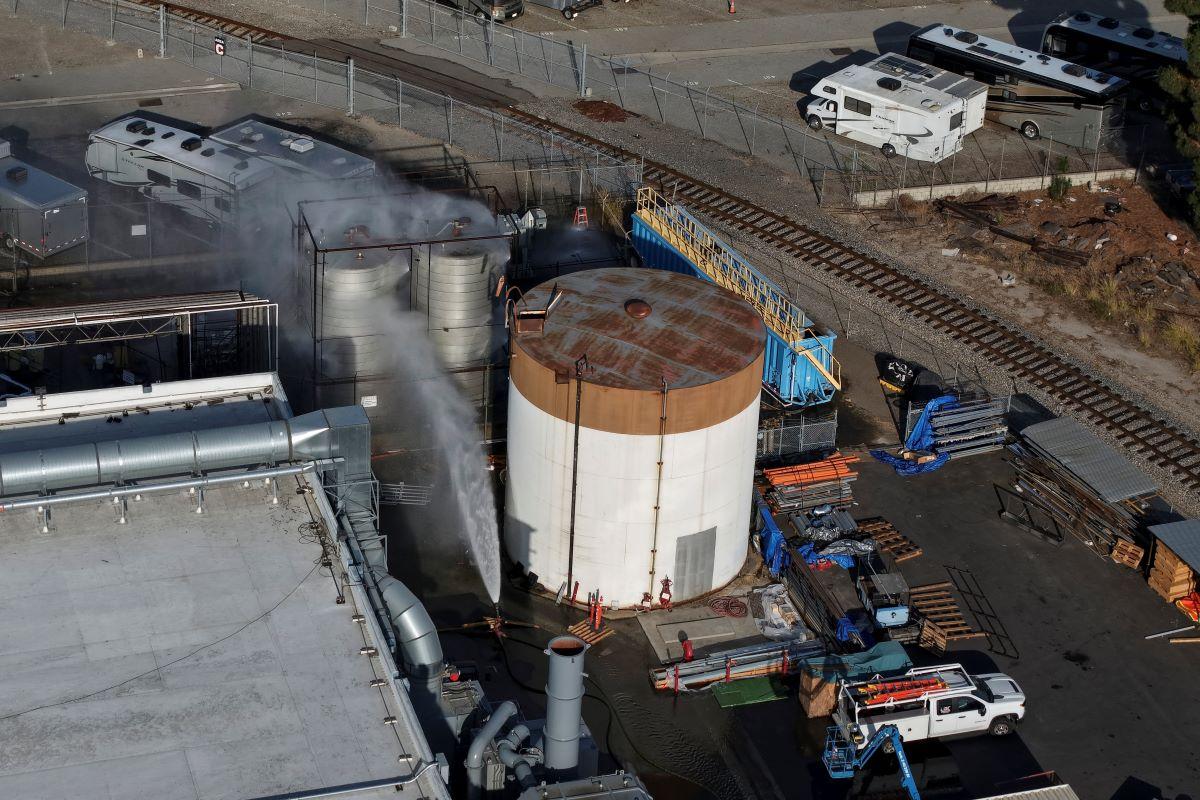 Thousands evacuated in Southern California due to failing chemical tank