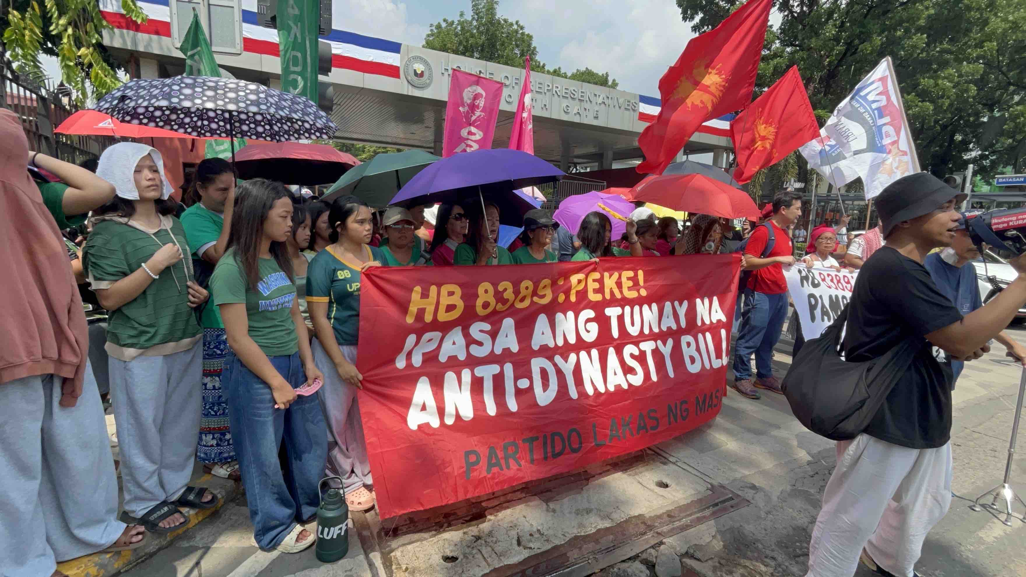 Group protests against 'fake' anti-political dynasty bill