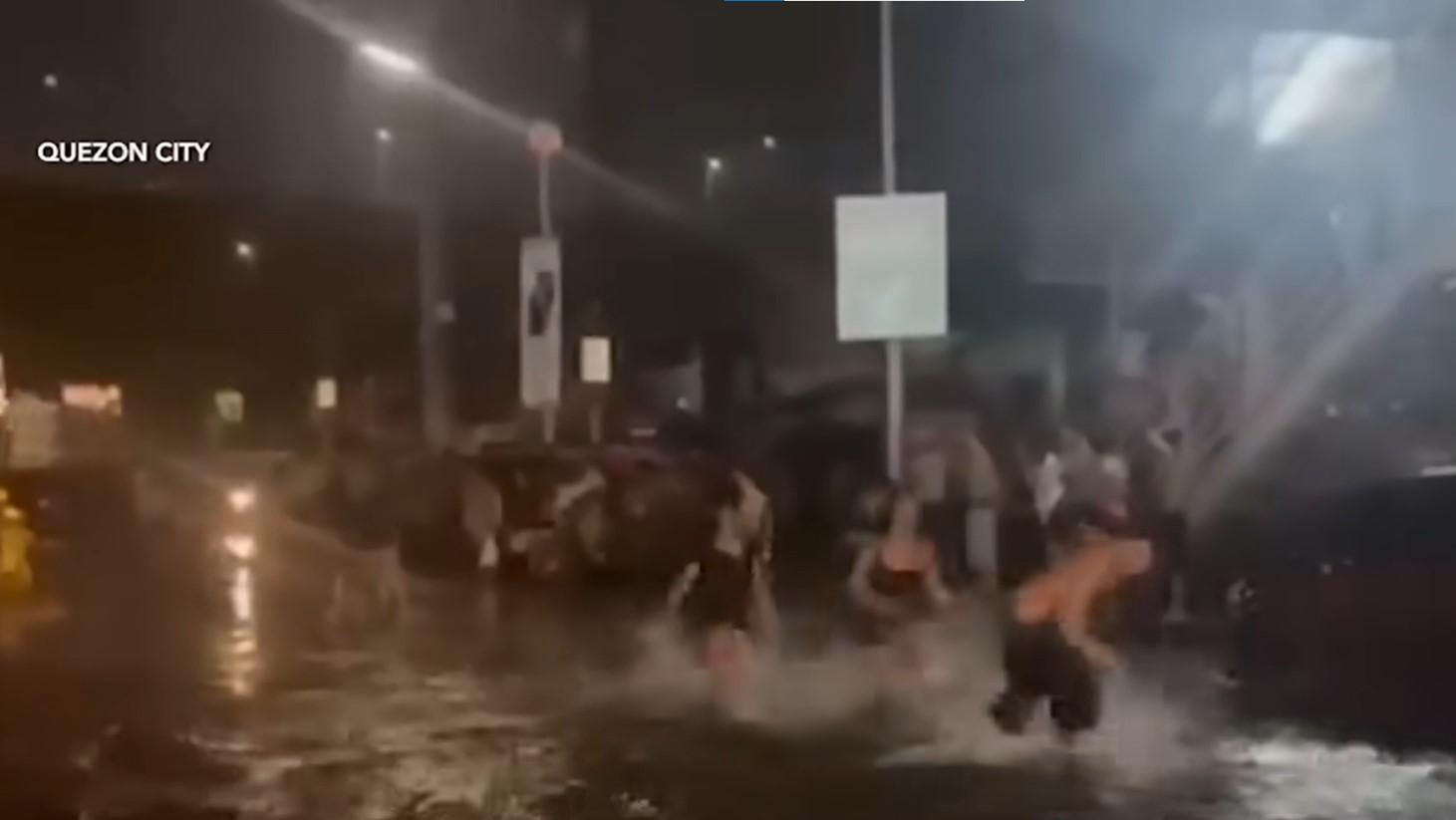 Ilang kalsada sa Metro Manila, binaha matapos ang malakas na pag-ulan