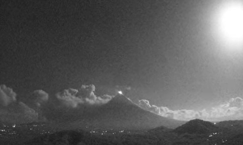 PHIVOLCS: Minor strombolian activity, short-lived lava fountaining observed at Mayon Volcano