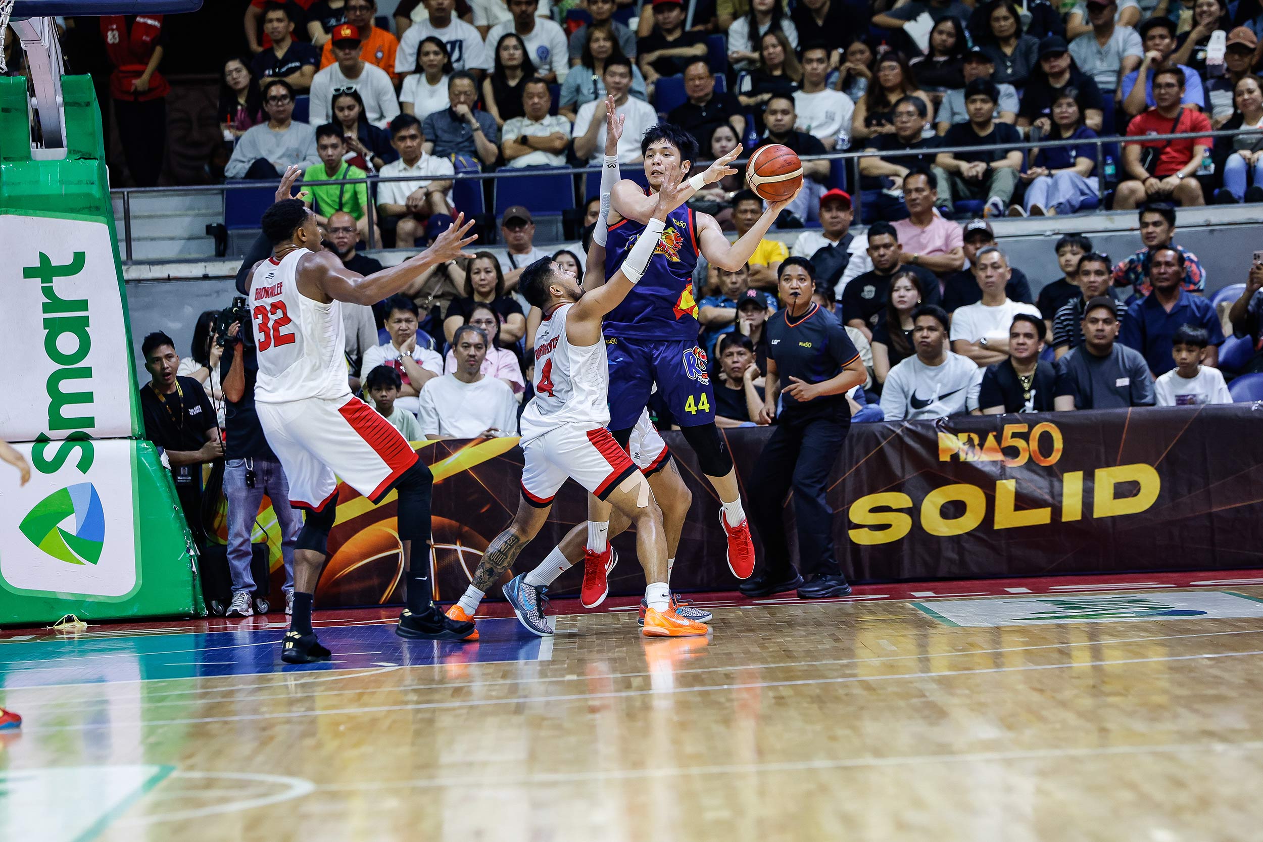PBA: Rain or Shine dominates Barangay Ginebra to even semis series at 2-2