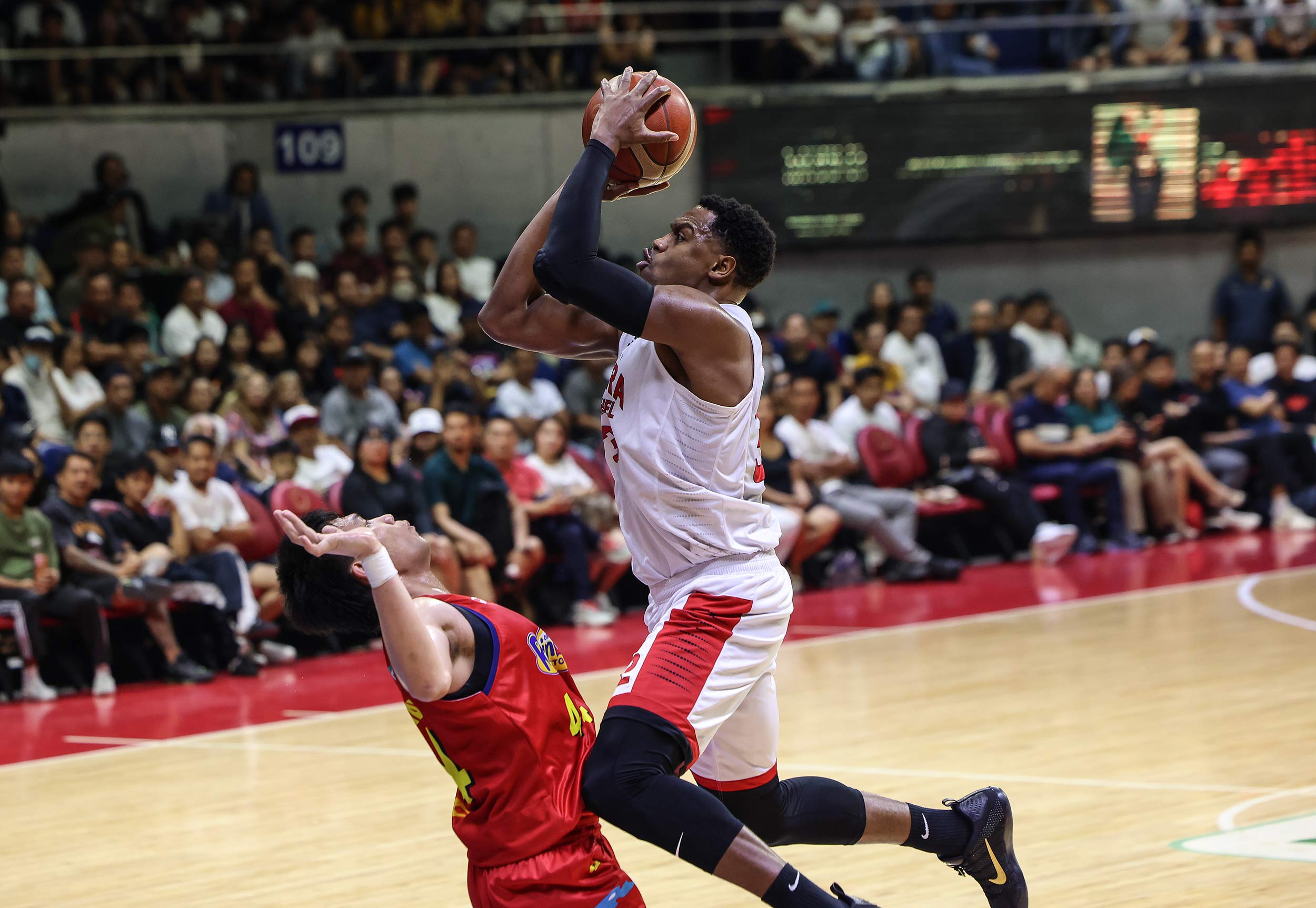 PBA: Barangay Ginebra piles on Rain or Shine woes, tightens grip on twice-to-beat bid