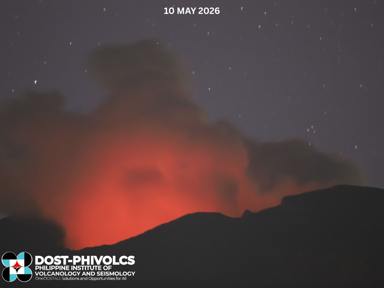 LOOK: Superheated volcanic gas or ‘banaag’ at Kanlaon Volcano’s crater