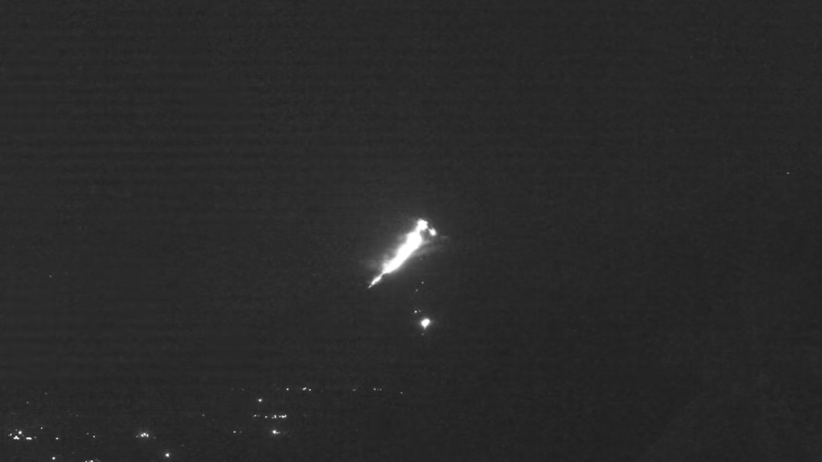 Lava effusion, collapse seen on slopes of Mayon Volcano
