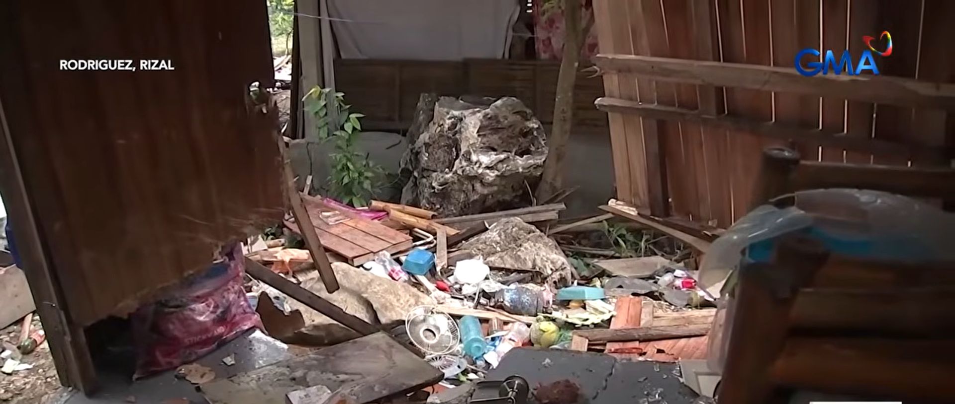 Ginang, patay nang mabagsakan ng malaking tipak ng bato ang kanilang bahay; 2 anak, sugatan
