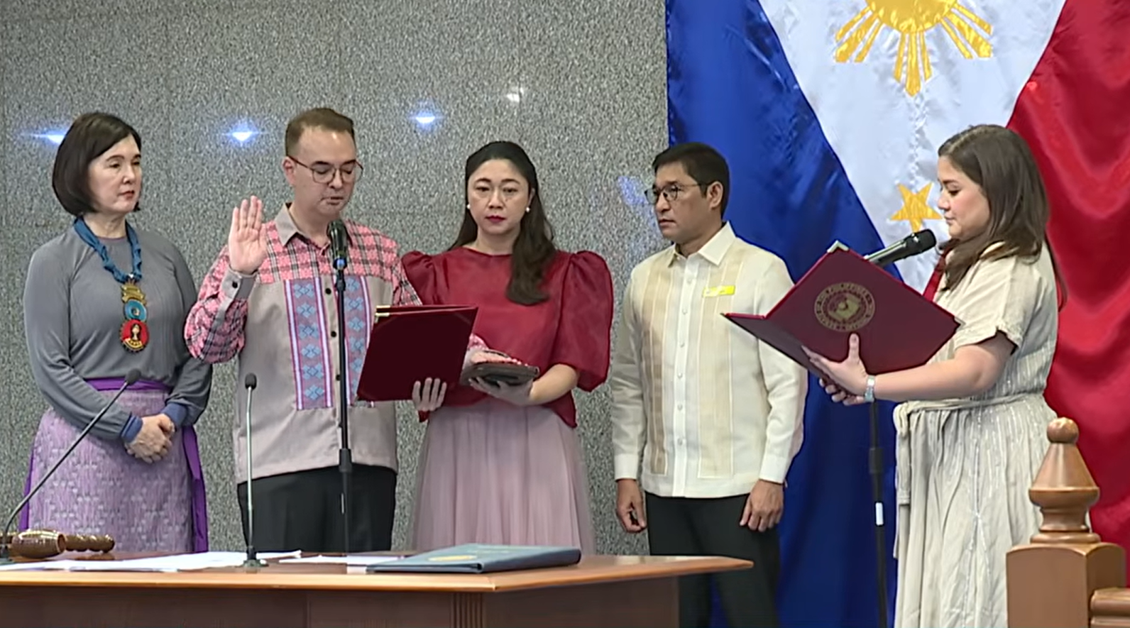 Cayetano takes oath