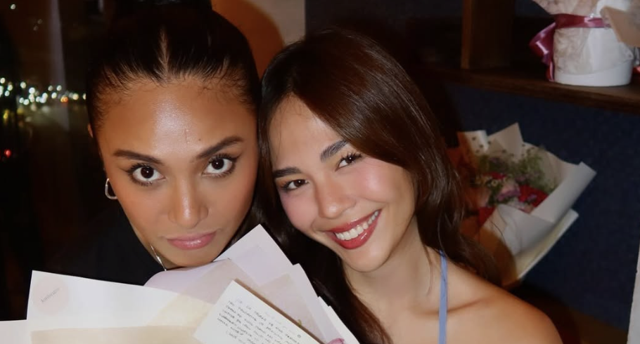 On Mother’s Day, Klea Pineda gifts Janella Salvador with a bouquet