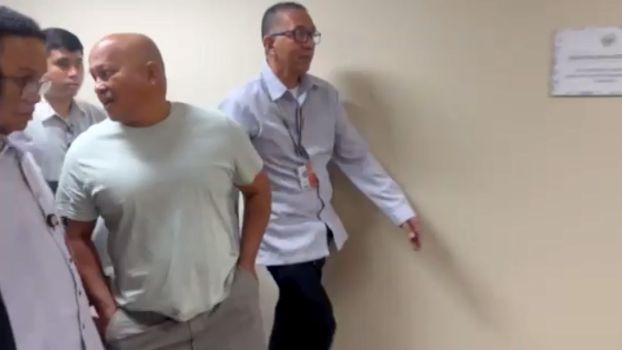Bato dela Rosa spends night at Jinggoy's Senate office amid ICC warrant