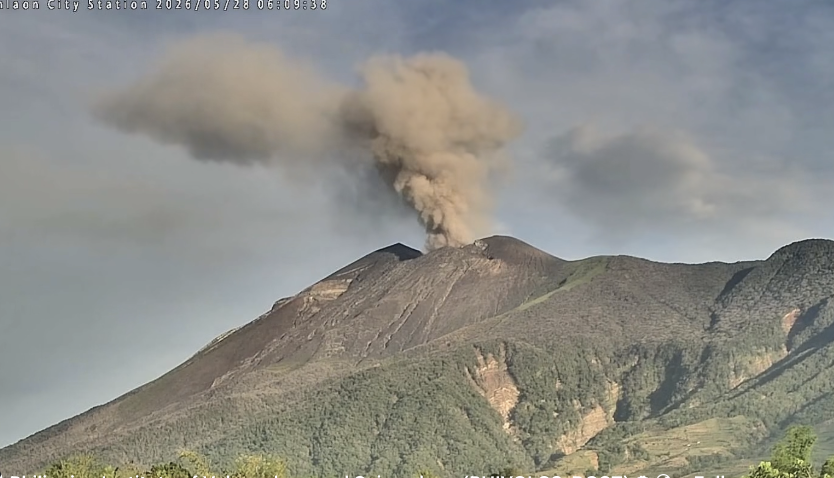 Kanlaon Volcano ash emission seen Thursday