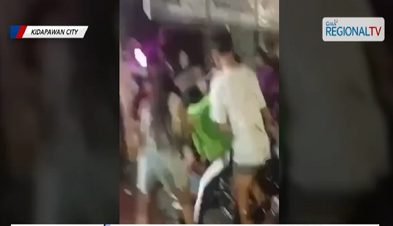 Lalaki, nasawi nang maaksidente ang minamanehong motorsiklo habang tinatakasan ang mga gumulpi sa kaniya