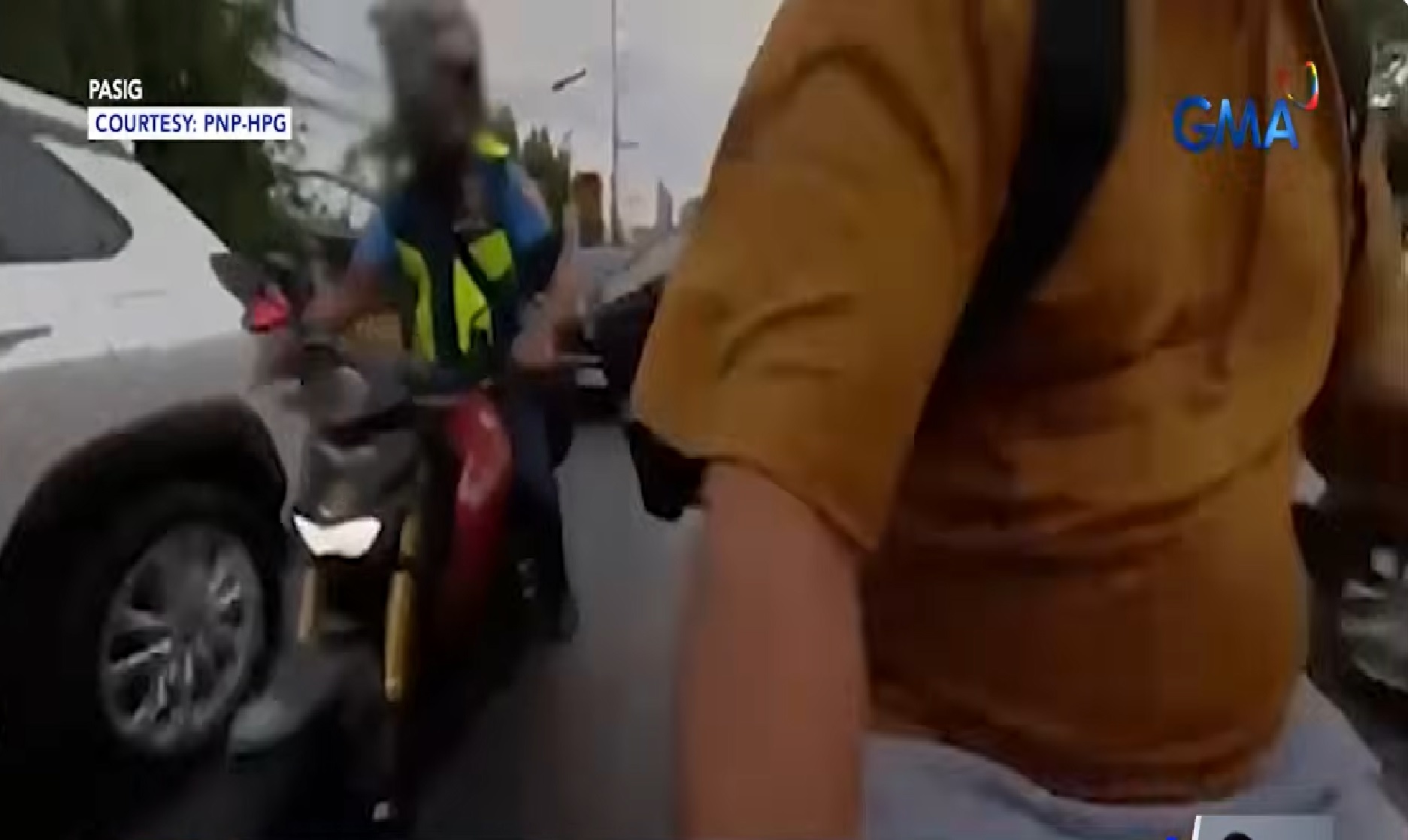 Pulis na rider na tumulak sa sibilyang rider, sinuspinde ng LTO ang lisensiya