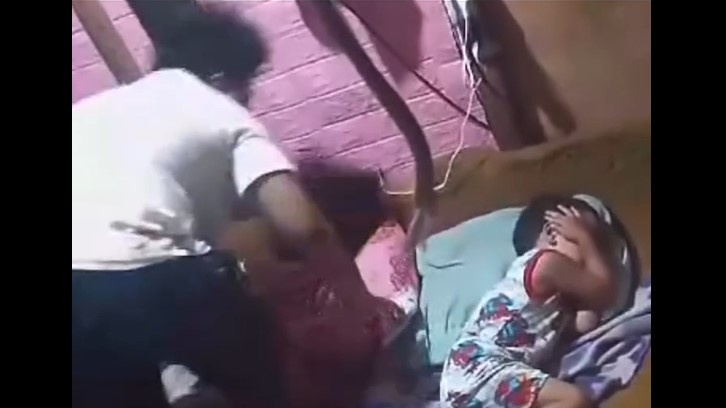 Woman beating 3-year-old boy in viral video arrested in Taguig 