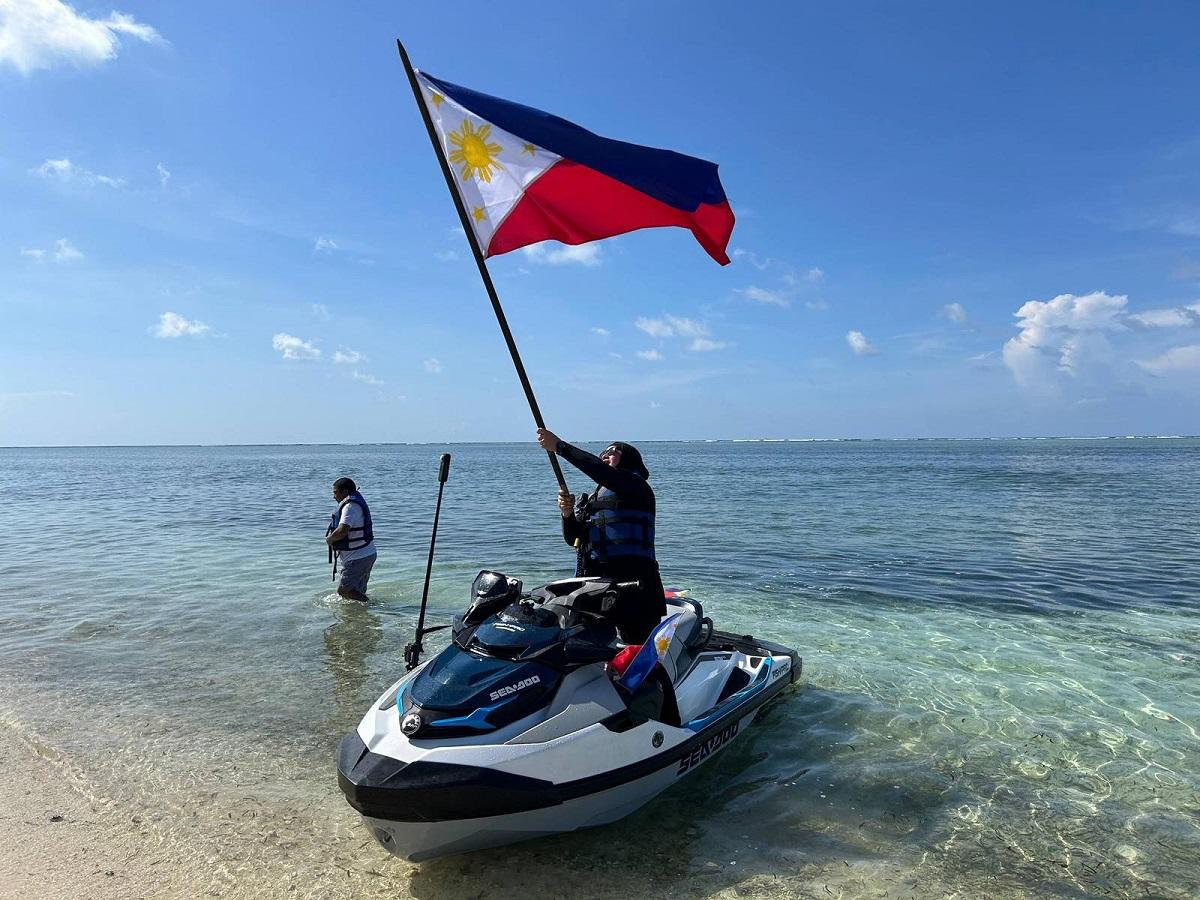 Chinese vessel stops shadowing as PH civilian mission sails back to Manila — Atin Ito
