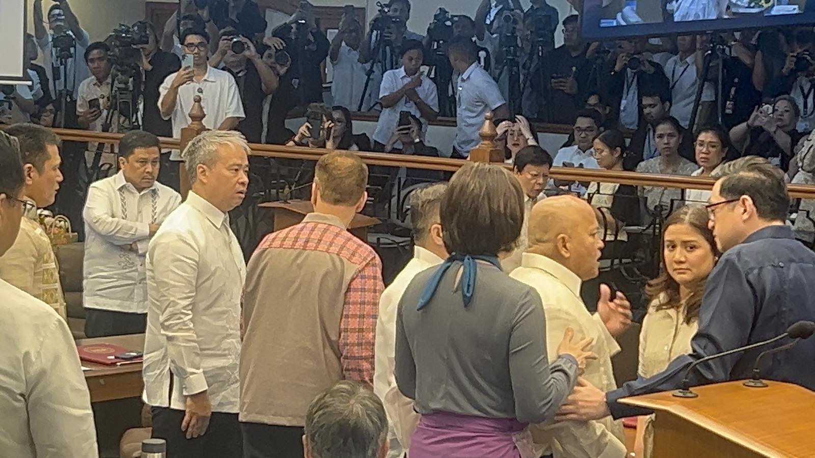 Bato dela Rosa arrives at Senate