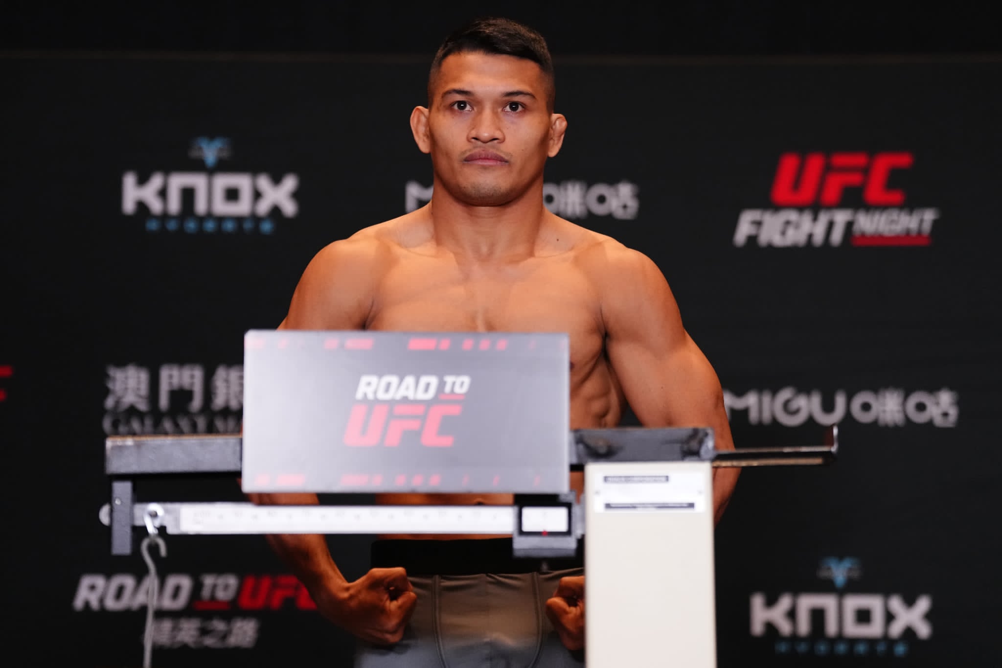 Kimbert Alintozon falls to Rabindra Dhant in Road to UFC quarterfinals