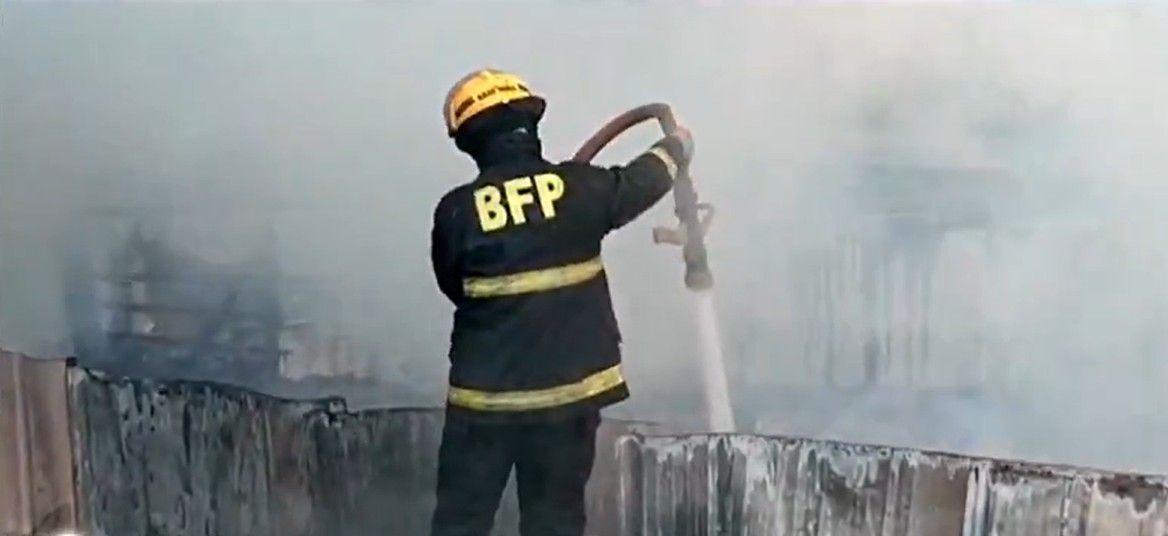 Fire hits community on Mindanao Avenue, QC