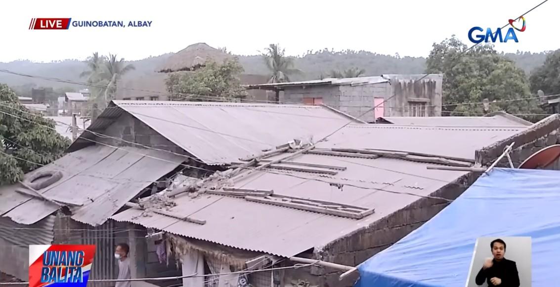Ashfall on houses in Guinobatan, Albay