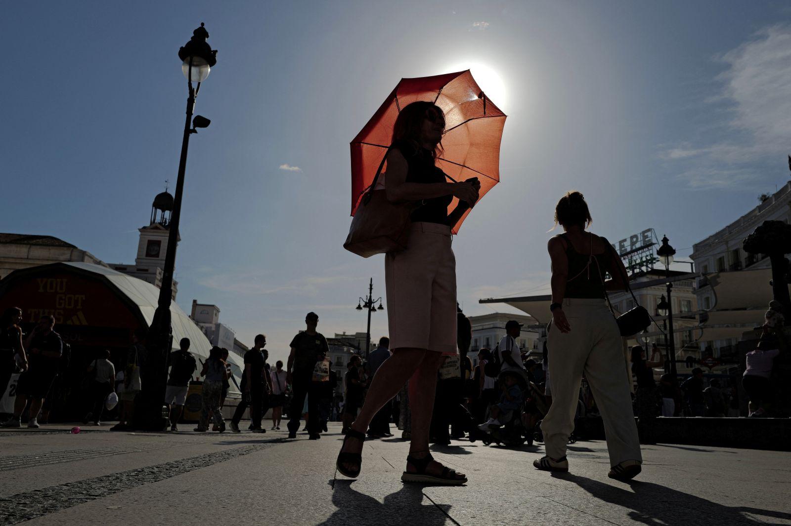Global temperatures to reach near-record highs in next five years, report finds