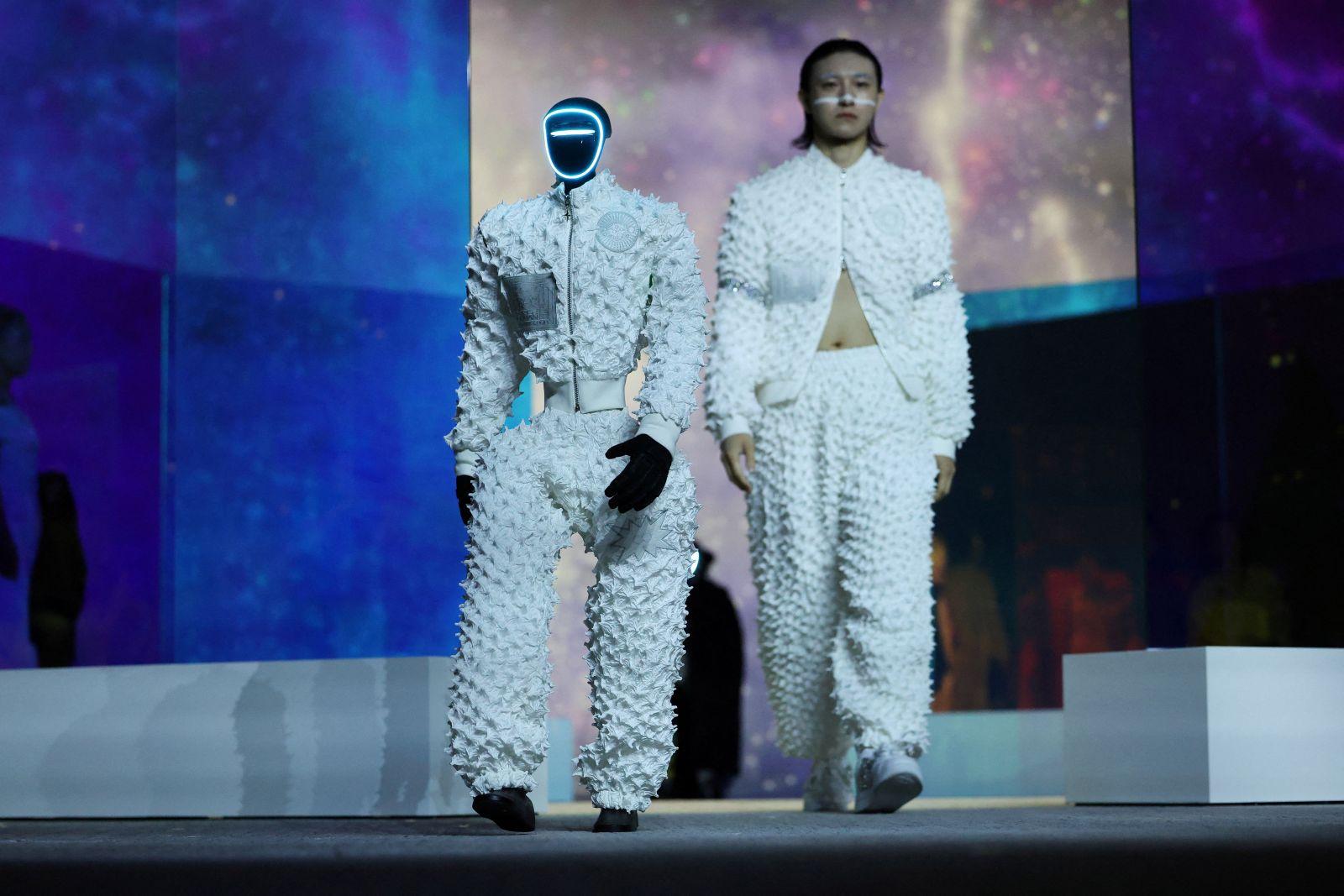'Robots need clothes': Humanoids hit catwalk in Seoul