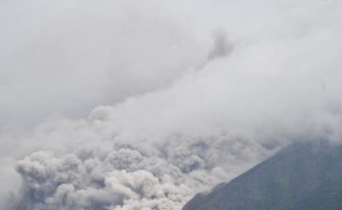 Mayon Volcano lava flow collapse-fed pyroclastic density current or uson