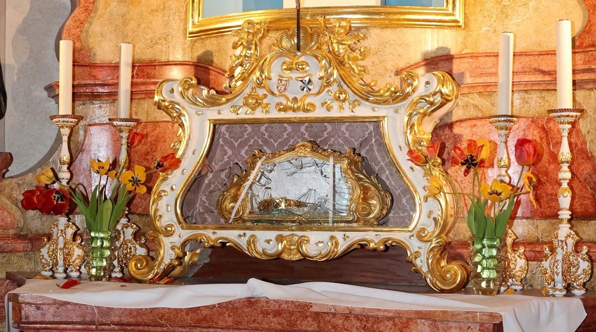 Thief flees with medieval saint's skull taken from Czech church