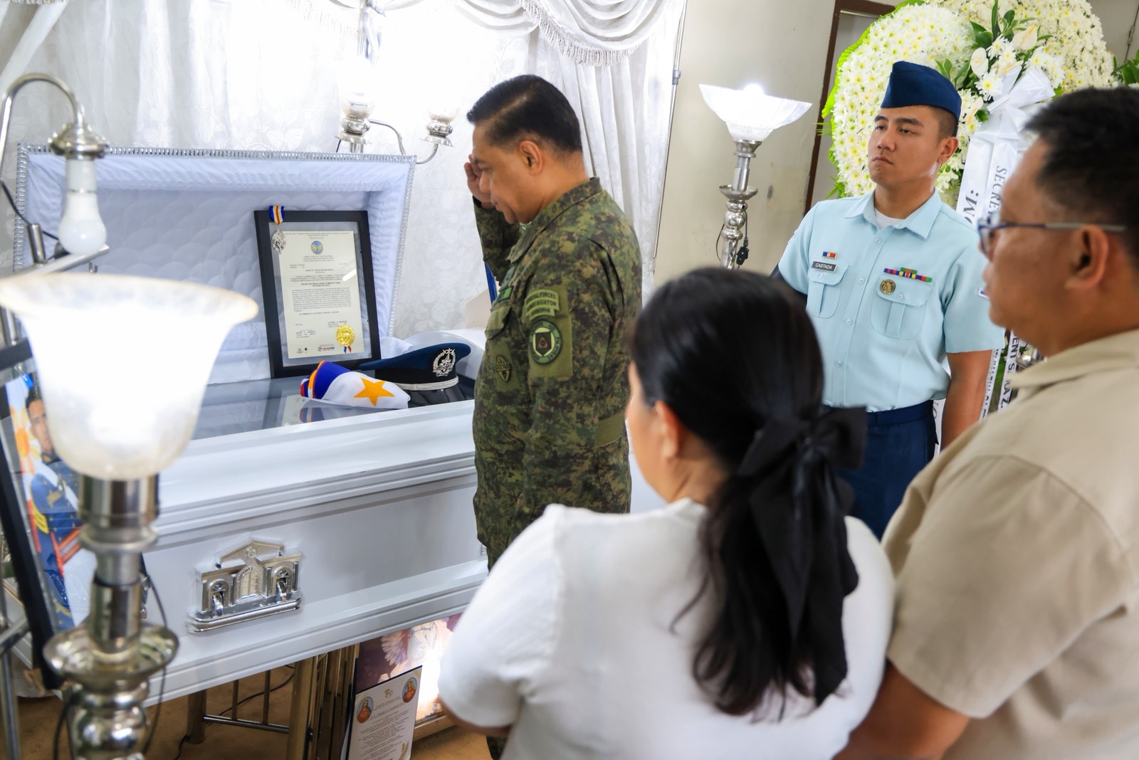 AFP chief honors fallen airmen in Benguet crash