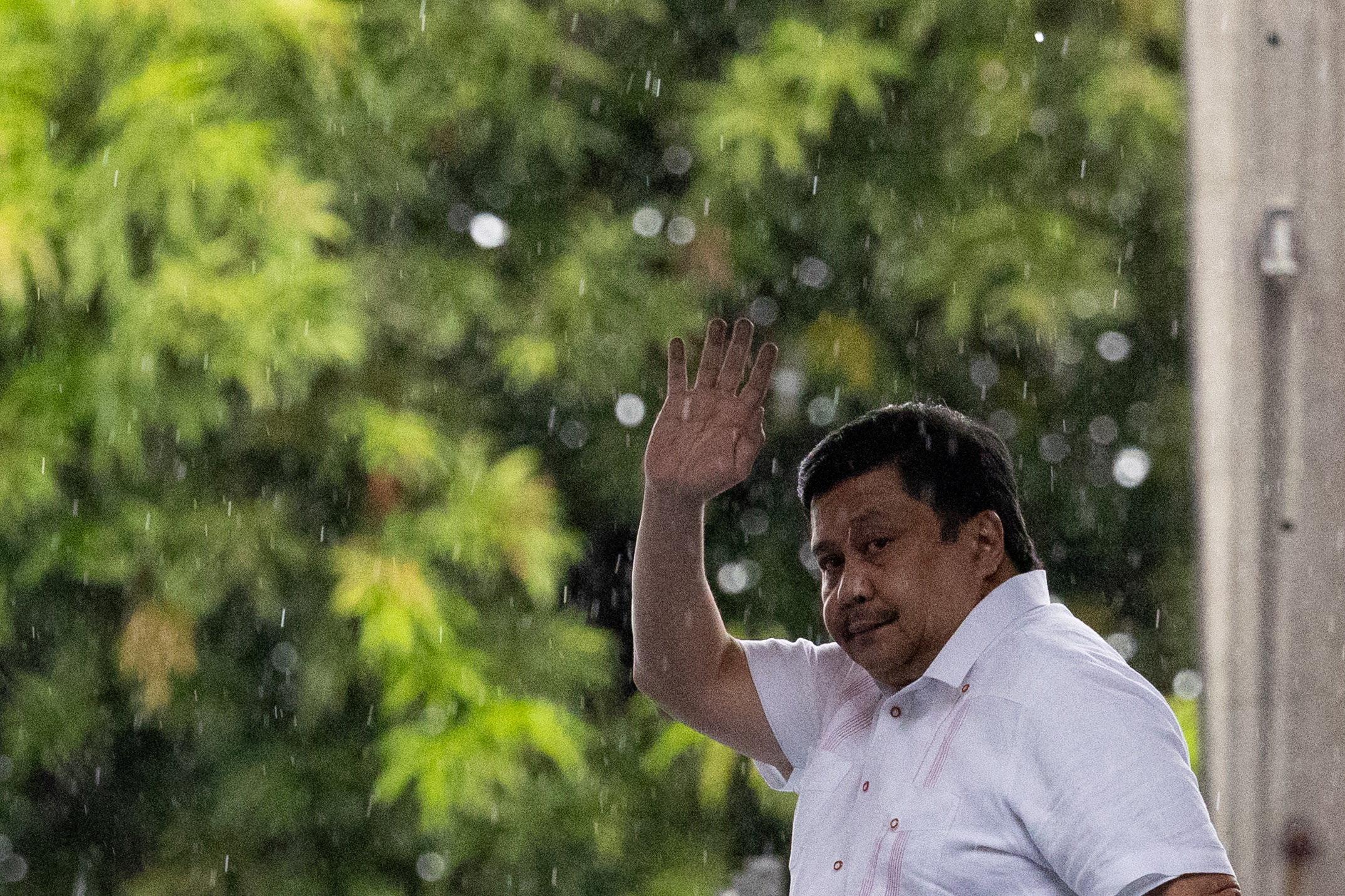 Sen. Jinggoy Estrada surrenders at PNP