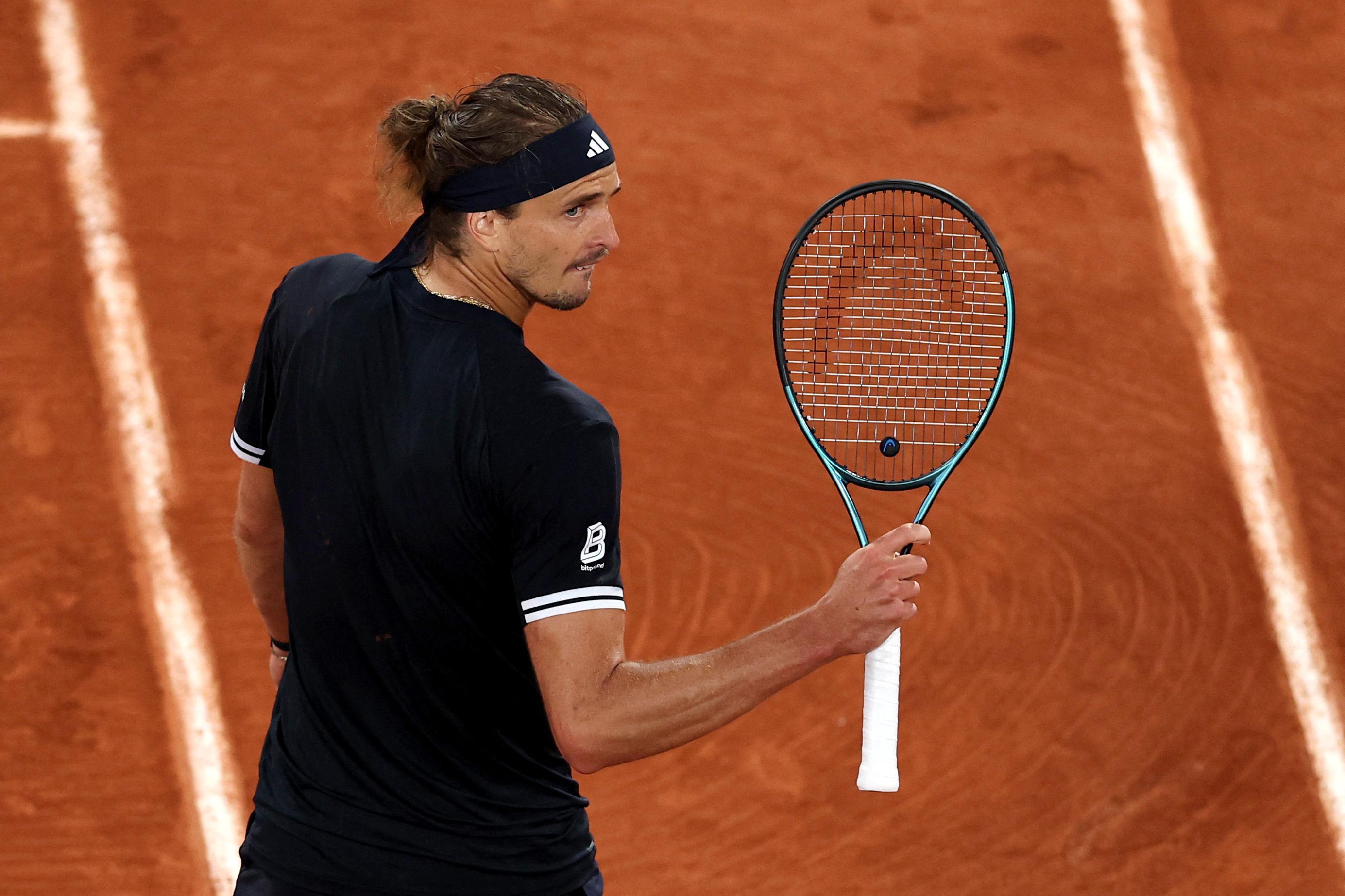 Alexander Zverev, Jakub Mensik advance to French semis in straight sets