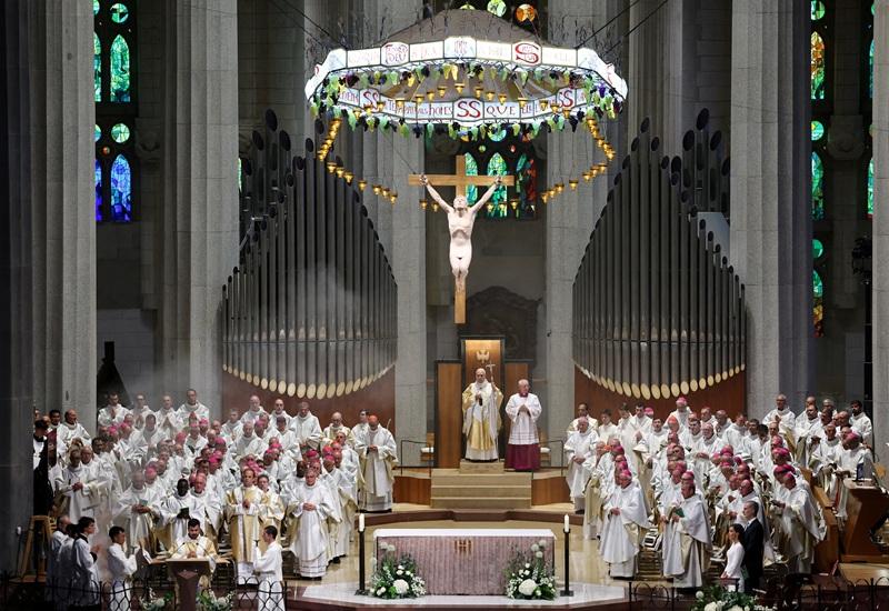 Pope says Christians cannot promote war