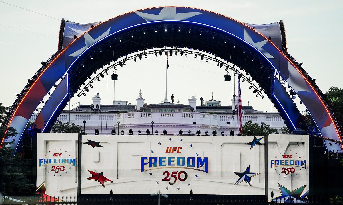 Trump hosts White House cage fights amid war and political scrutiny